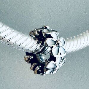 Authentic Pandora White Daisy Flower Spacer Charm 791495EN12 / Pandora Bracelet
